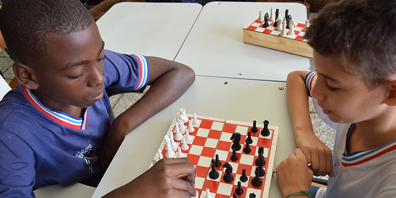 SEDU - Estudantes de Colatina aprendem jogar xadrez e relacionar atividade  com estratégias para vida